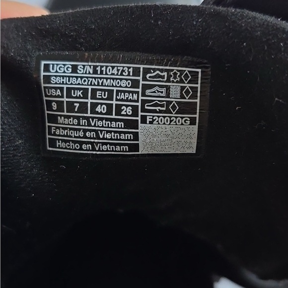 UGG NOE Boots with Buckles - Picture 8 of 13